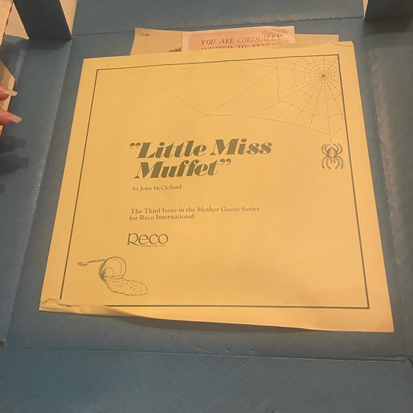 Mother goose collector plate Little Miss Muffet - Picture 2 of 3